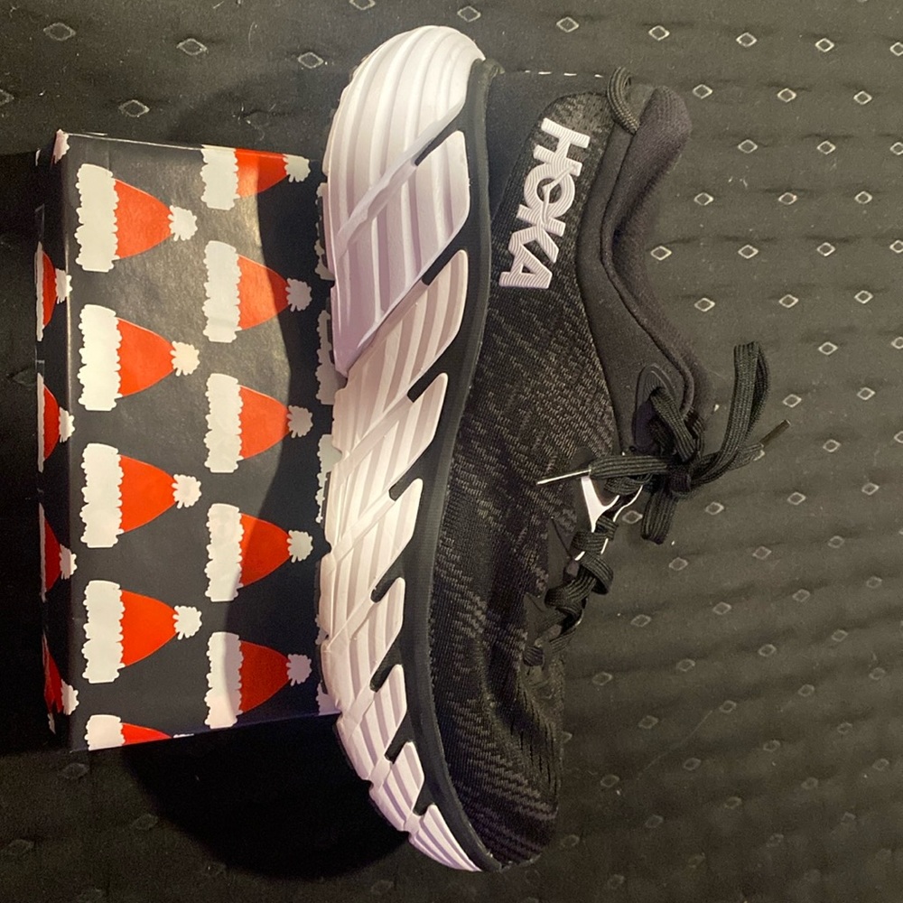 Black and white HOKA size 8m 9 1/2w